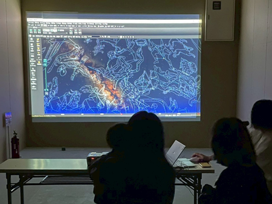 プラネタリウムドーム内の様子